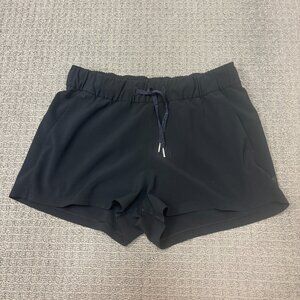 Lululemon Shorts On The Fly 2.5" Wrinkle Free Travel Woven Mid Rise Pockets